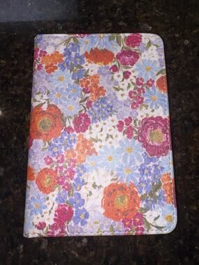 Elyse Breanne Design Floral Design 10th Gen Paperwhite Kindle Case